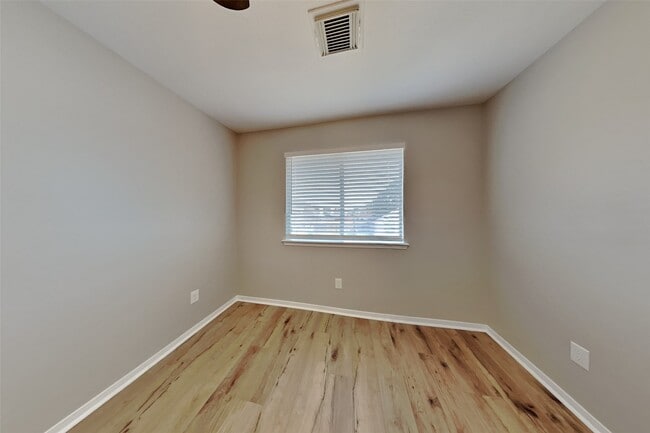 Building Photo - 4818 Twisting Rd