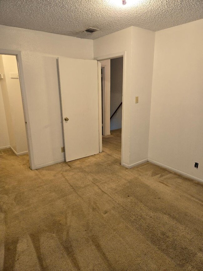 Building Photo - 127 Regency Ave