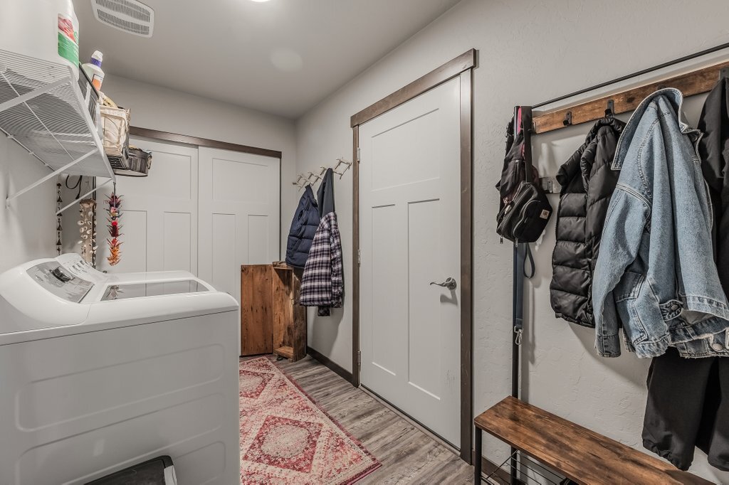 Building Photo - 195 Jasper Loop