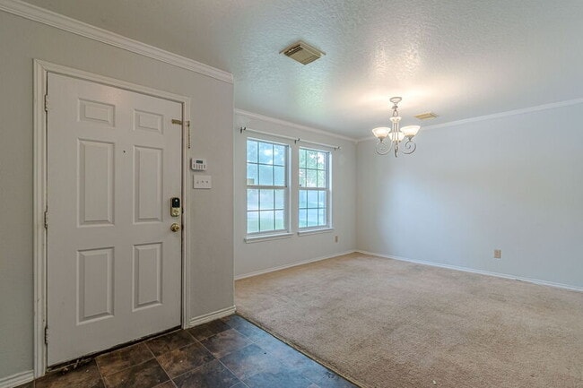 Building Photo - 164 Springtree Hollow