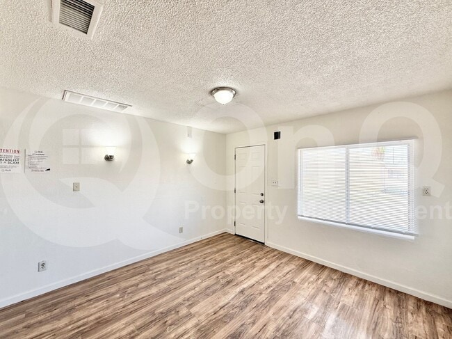 Building Photo - 515 W 13th St