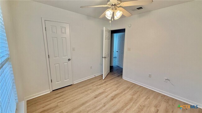 Building Photo - 2107 Gail Dr