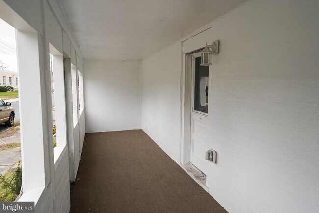 Building Photo - 417 Walnut St