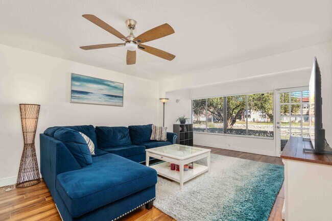 Building Photo - 1750 Belleair Forest Dr