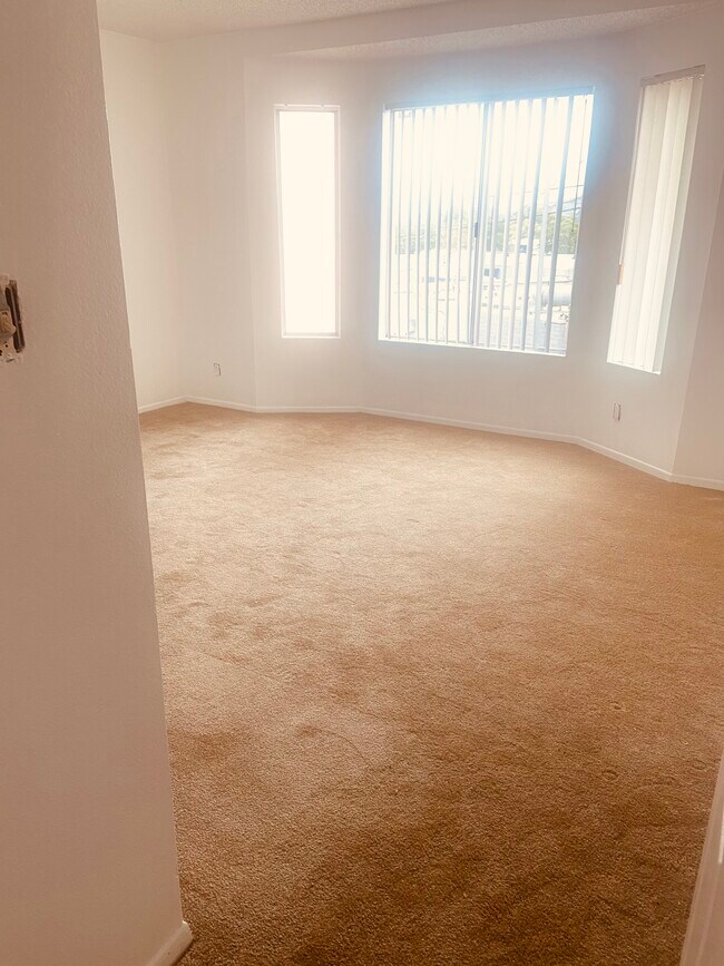 Building Photo - 415 S Verdugo Dr