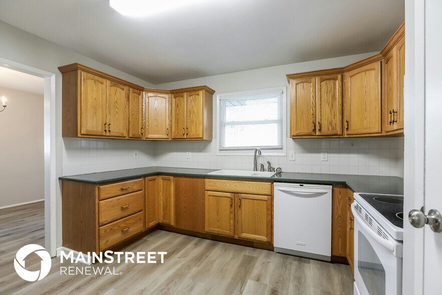 Building Photo - 7718 NE 54th St