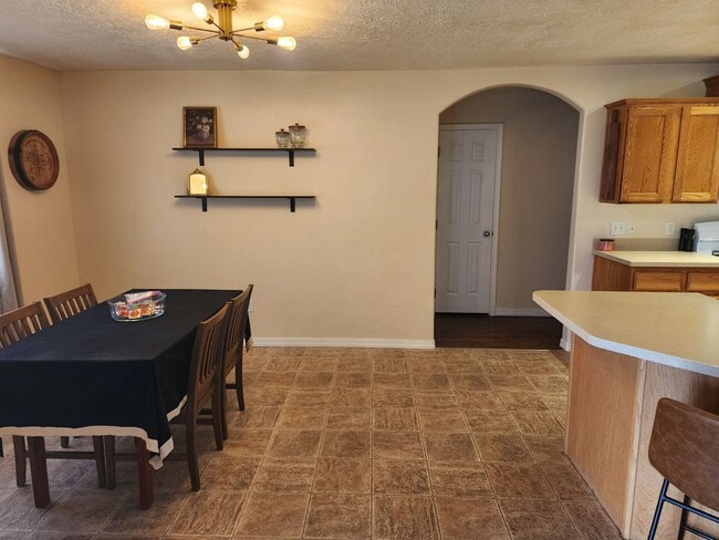 Building Photo - Charming home