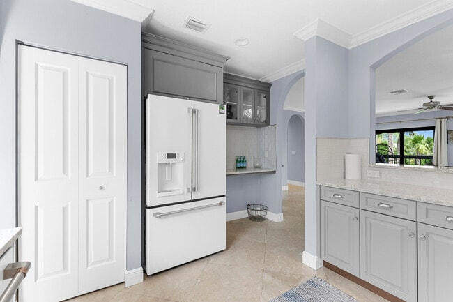 Building Photo - 11397 Pond View Dr