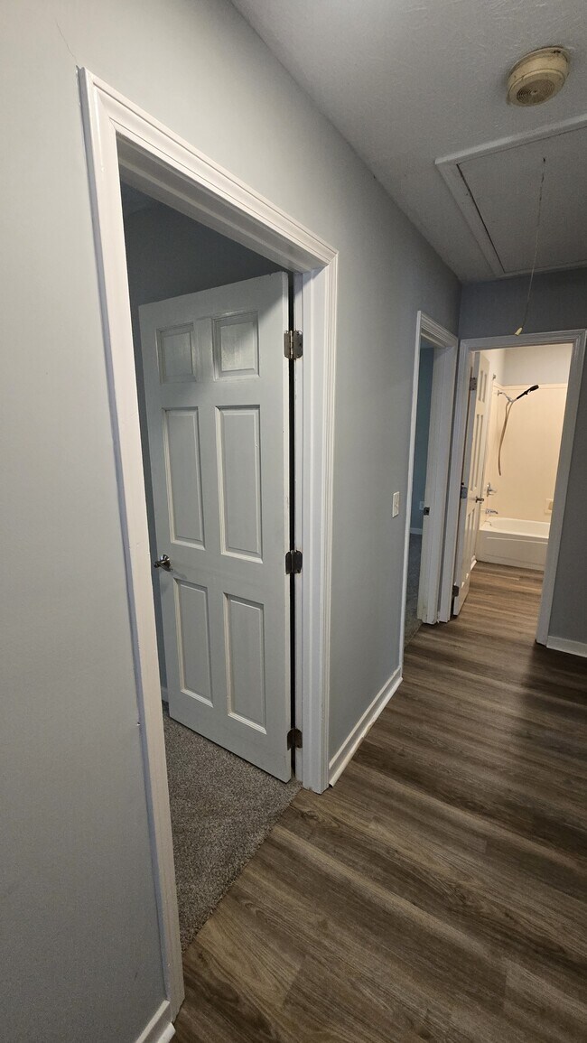 Building Photo - 405 Brentwood Dr