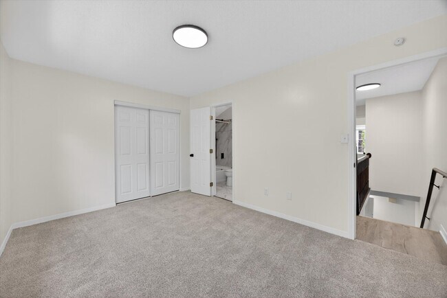 Building Photo - 599 E Graham Pl