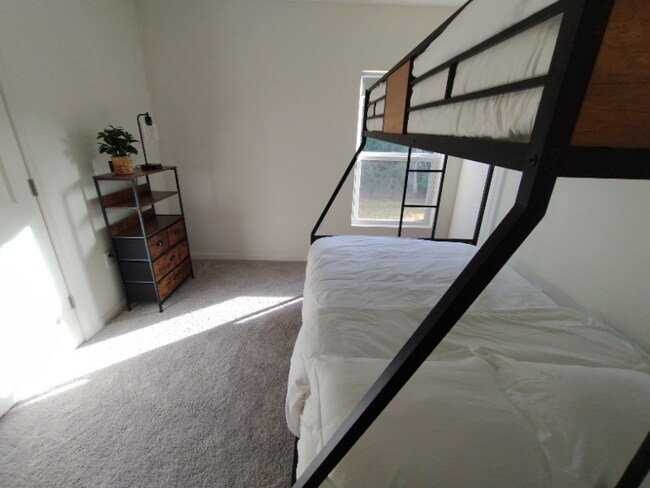 Building Photo - 213 Hagan Ave S