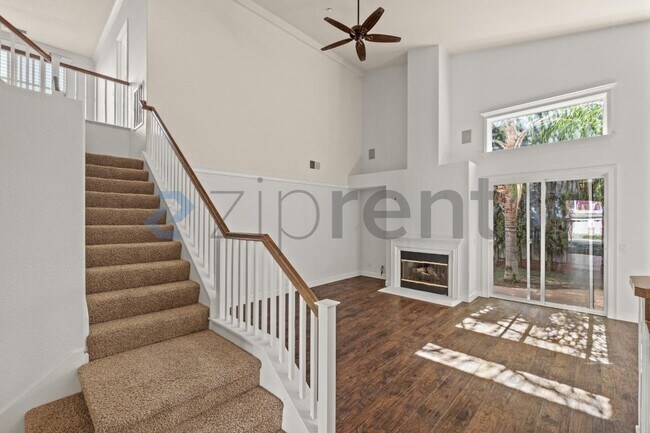 Building Photo - 338 Roundhill Dr