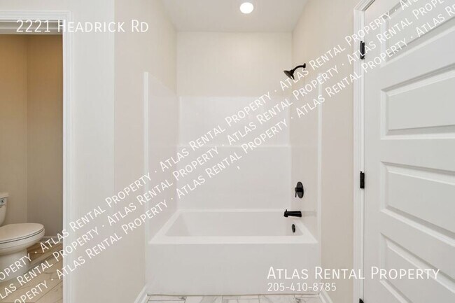 Building Photo - 2221 Headrick Rd