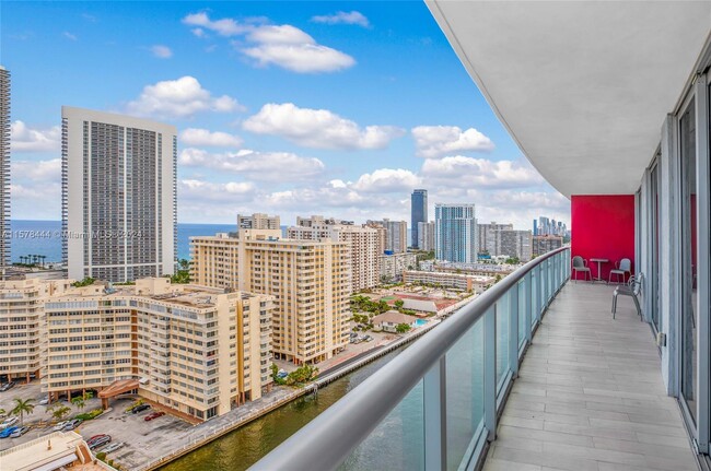 Building Photo - 2600 E Hallandale Beach Blvd