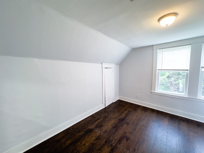 Building Photo - 255 County St