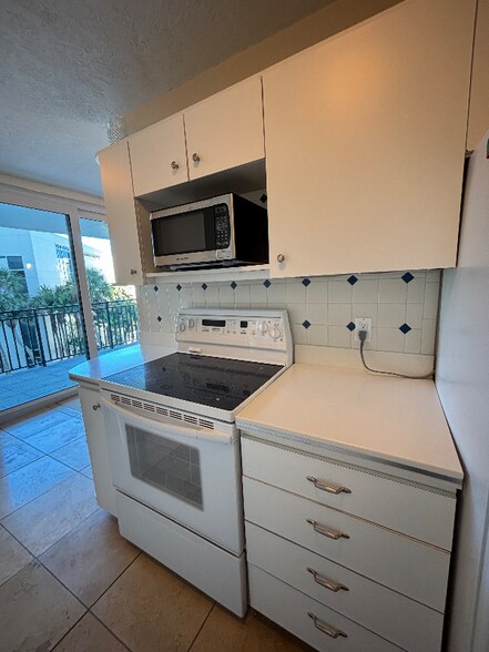 Building Photo - 4822 Ocean Blvd