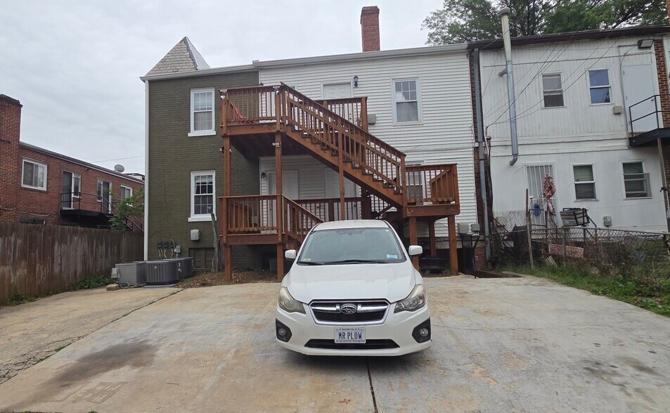 Building Photo - 330 Delafield Pl NW