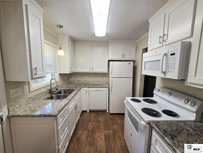 Building Photo - 2306 Debastrop Dr