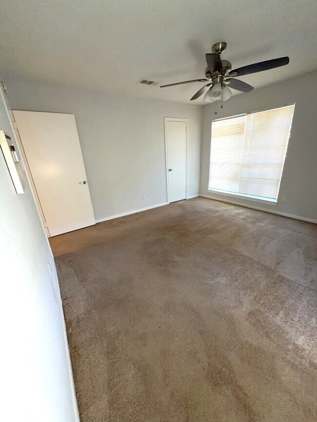 Building Photo - 714 Cherry Valley Dr