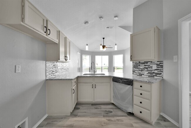 Building Photo - 2306 Piddler Dr