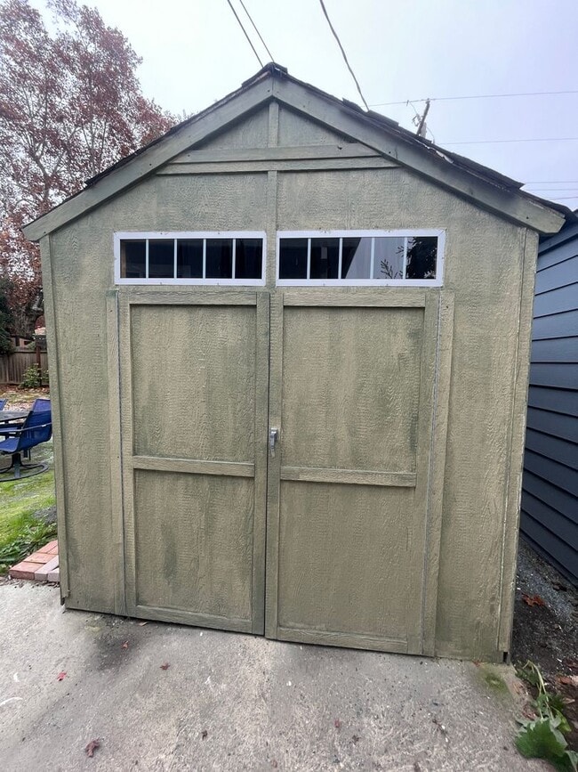 Building Photo - Bright, Updated Home with Garage, Laundry, and Private Yard