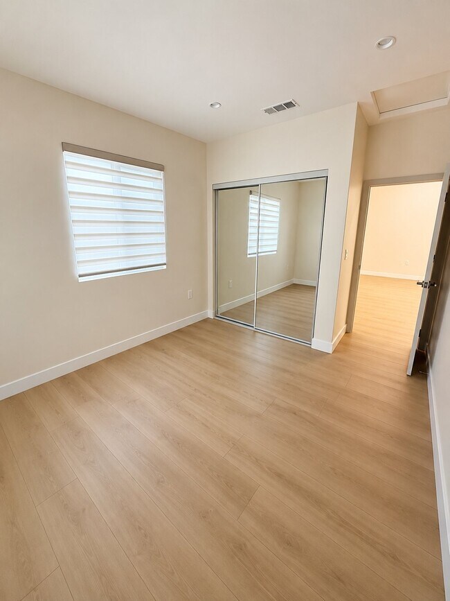 Building Photo - 9346 Creemore Dr