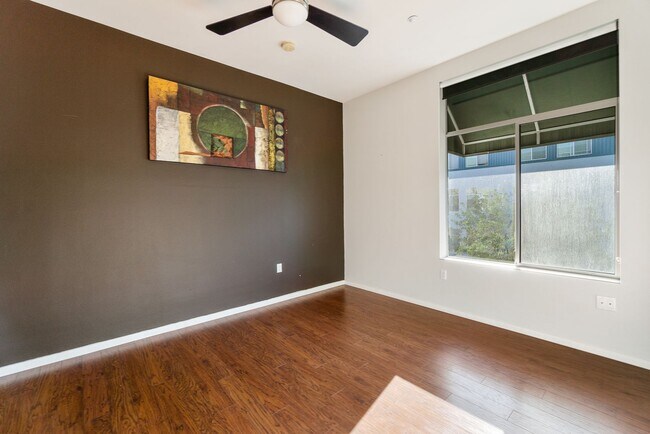 Building Photo - Spacious 2 Bedroom, 2 Bathroom Loft in Historic Downtown Anaheim