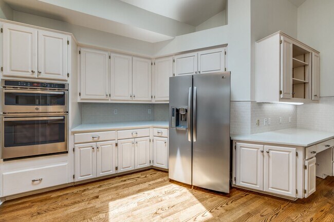 Building Photo - LINCOLN HEIGHTS 3-BEDROOM