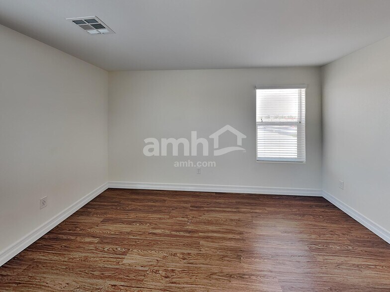 Building Photo - 5804 Petronius St