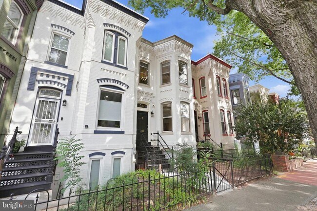 Building Photo - 237 8th St NE
