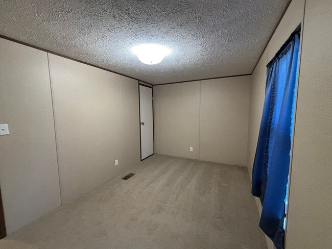 Building Photo - Adorable!