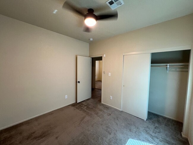 Building Photo - 4 BEDROOM HOME!