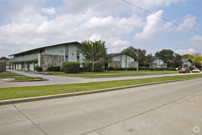 Primary Photo - Trade Winds Apartments