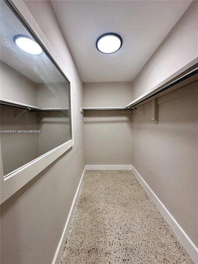Building Photo - 10300 NW 35th Ct