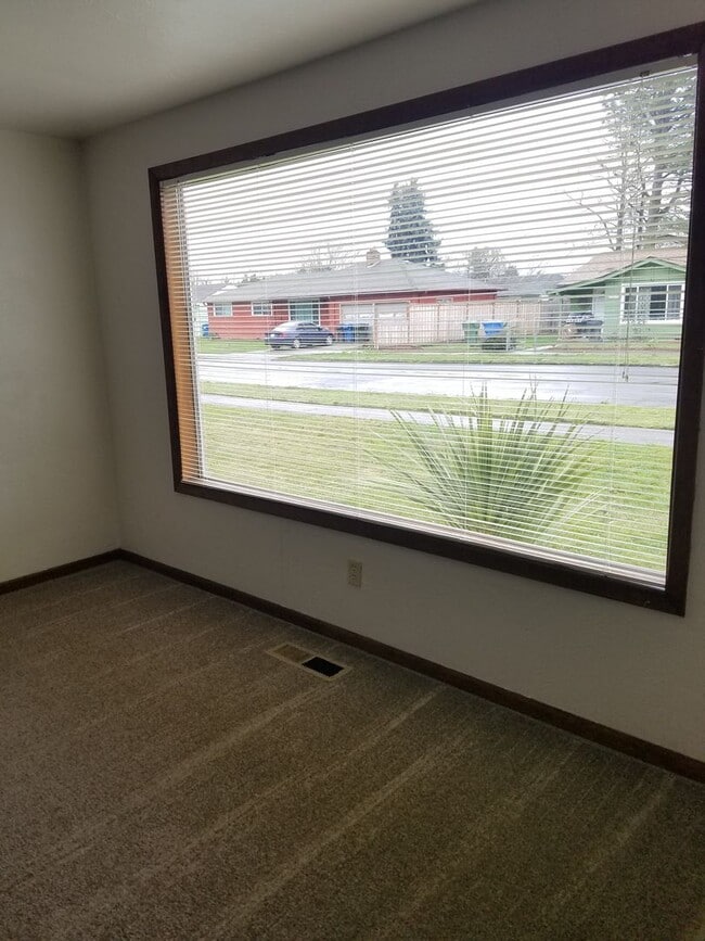 Building Photo - 2415-2425-2425 Wooddale Ave NE