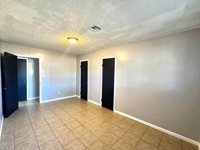 Building Photo - 3 bed 1 1/2 Bath House/ Braggs OK