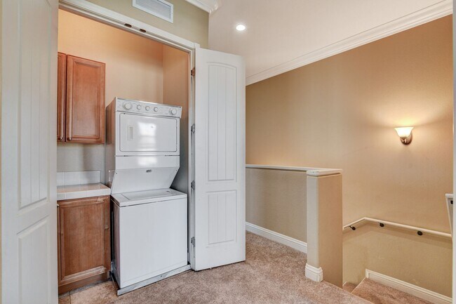 Building Photo - Luxury Resort Style Condo in Lake Las Vegas