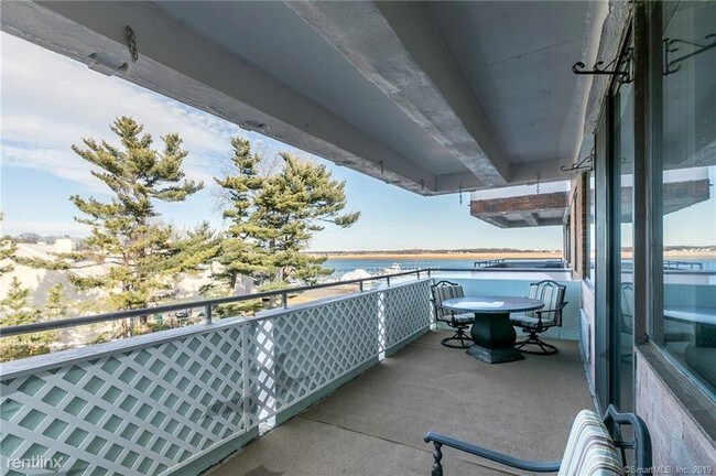 Building Photo - 1 br, 1 bath - 1460 Elm St