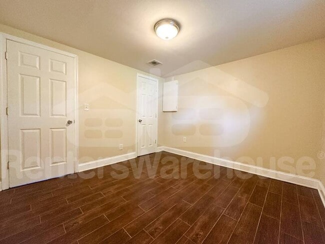 Building Photo - 10307 Insley St