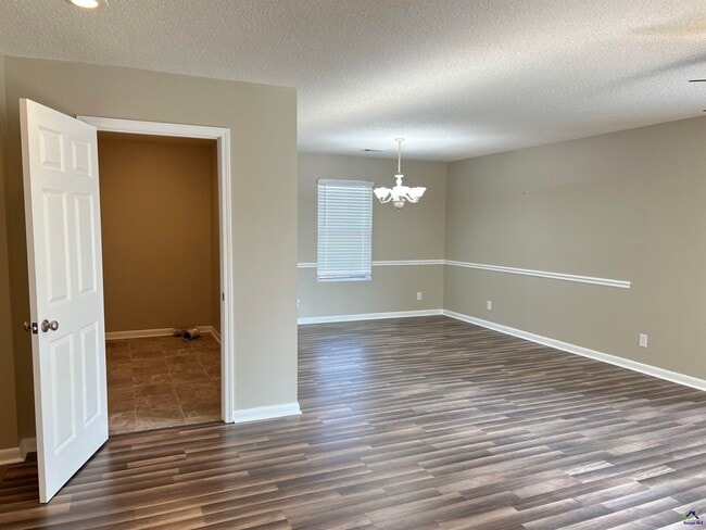 Building Photo - 203 Bryson Way