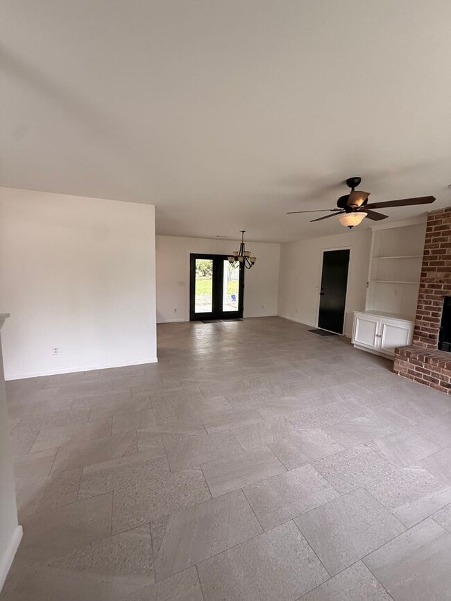 Building Photo - Prime Beaufort Location – 3BR/2BA | No HOA | Fenced Yard