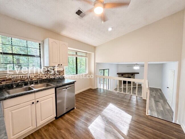 Building Photo - 640 Cranberry Trail