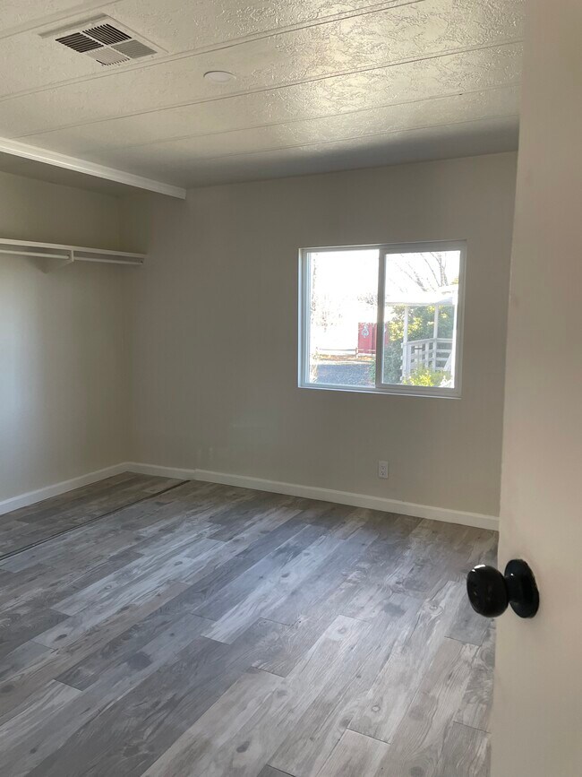 Building Photo - 9037 E Rancho Vista Dr