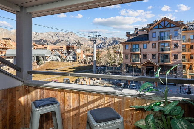 Building Photo - 113 Lost Creek Ln