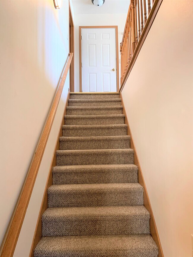 Building Photo - 812 Van Es Pky