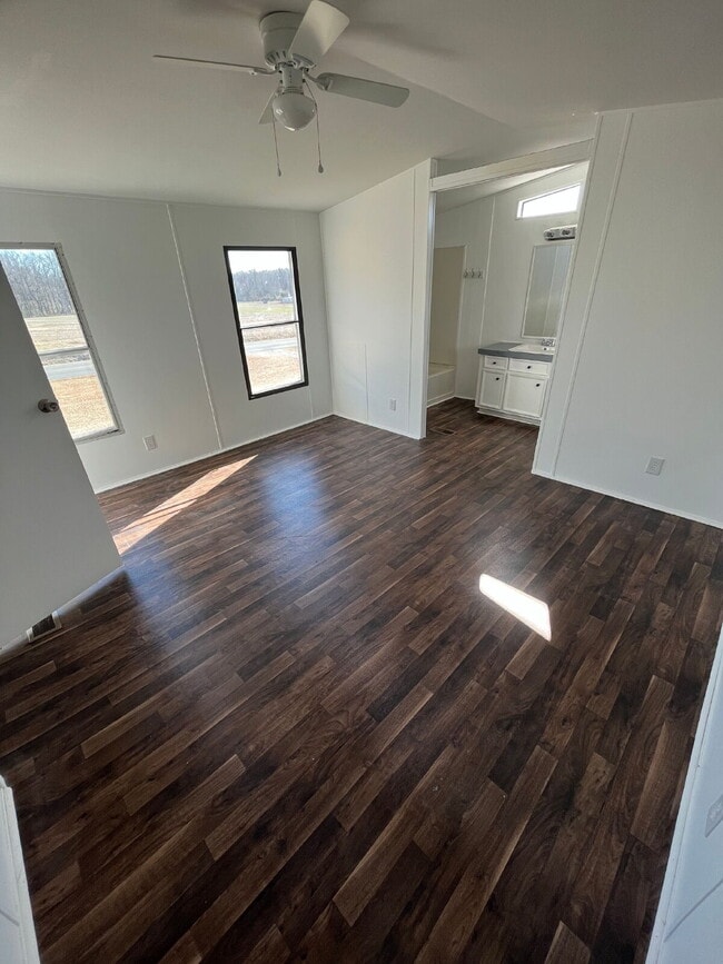 Building Photo - 2 Bedroom, 2 Bathroom Singlewide in Shady Creek Mobile Estates *LAWN CARE INCLUDED* Pikeville sch...