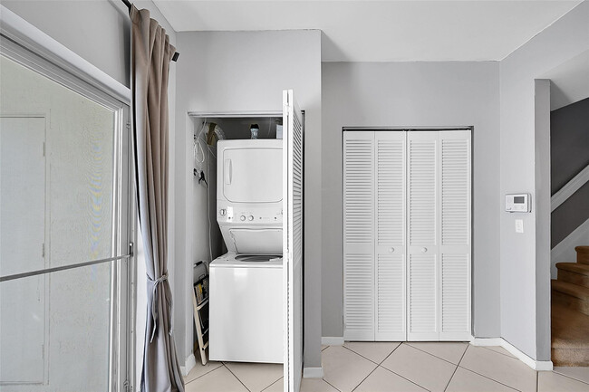 Building Photo - 5400 Jubilee Way