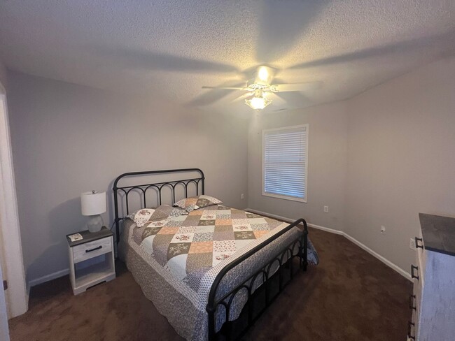 Building Photo - Furnished! Short Term Lease options. Breez...