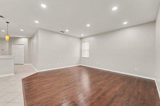 Building Photo - 2056 Clapper Tr
