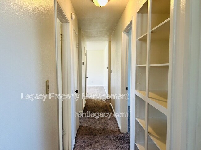 Building Photo - 9012 Alderson Ave